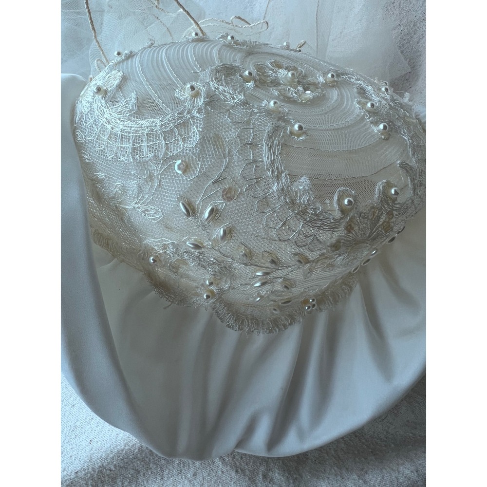 Vintage 80s 90s Women Unbranded Bridal Pillbox Hat Veil OS White Lace Pearl